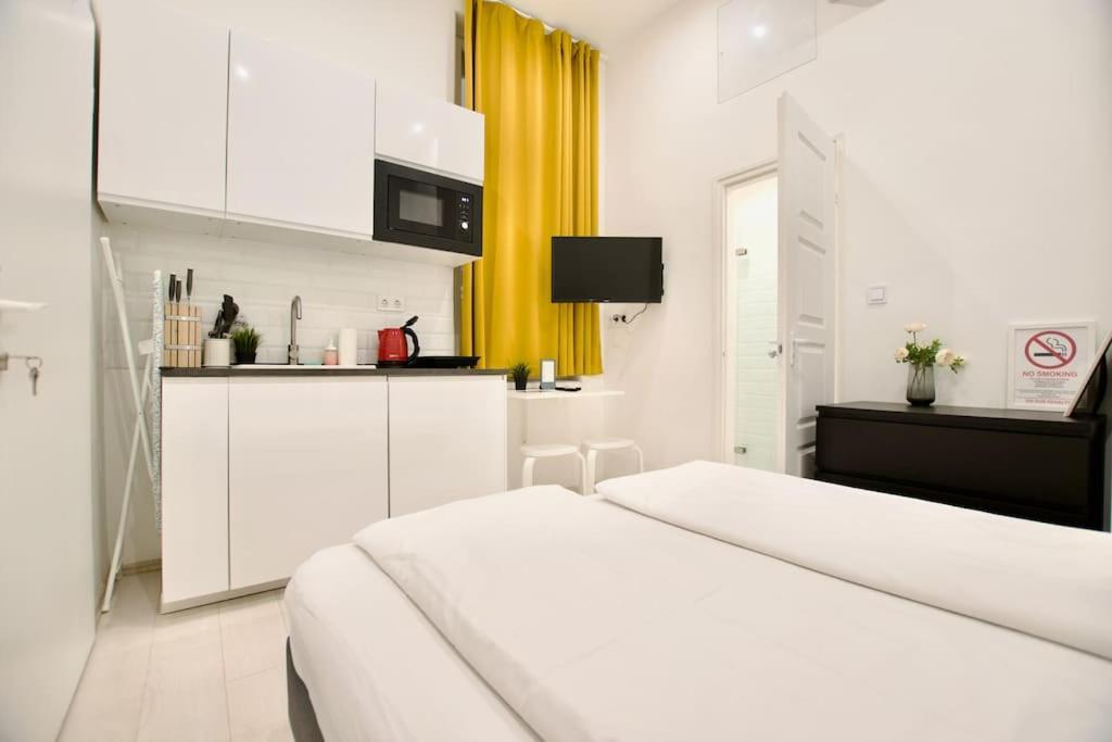 Standard By Hi5-st. King Mini Budapest